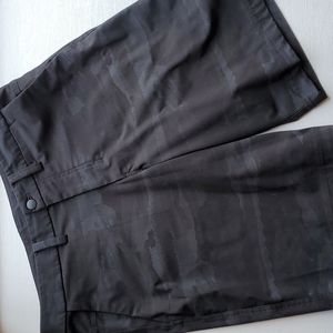 Lululemon Black Gray Camo Comission Casual shorts 34 like new